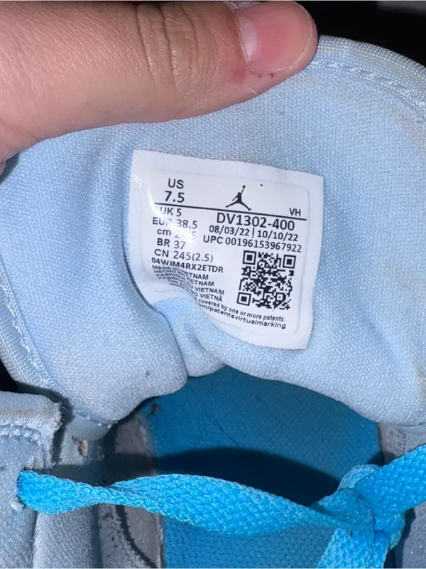 Jordan 1 Mid Women's Sneakers - Light Blue/White Size: 7.5 - Image 5