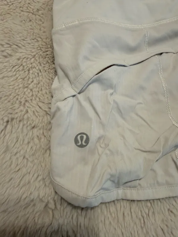 Lululemon Shorts Speed Up 2.5" White - Image 3