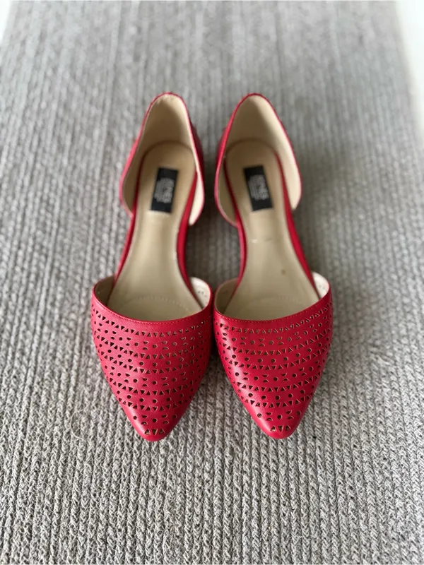 Jones New York Red Perforated Leather Pointed Toe Flats Size 6 - Image 7