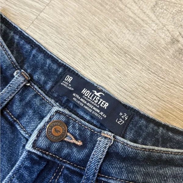 •Hollister• Ultra High Rise Mom Jeans - Image 4