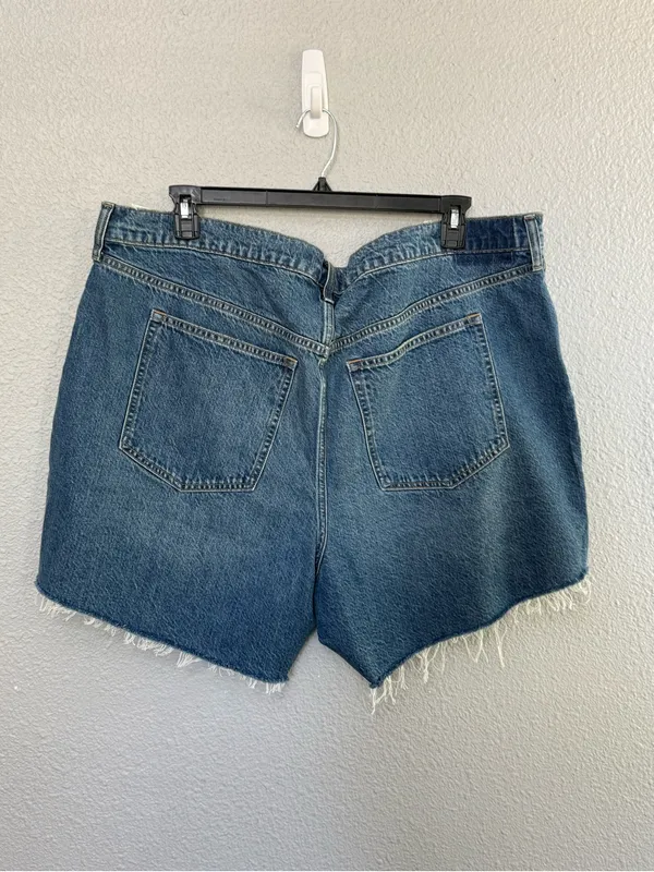 NWT Abercrombie & Fitch High Rise Loose Shorts Size 36 - Image 2