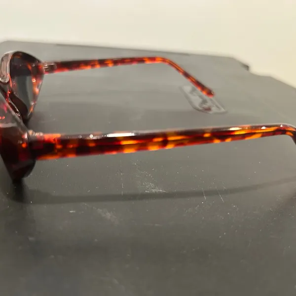 Tortoise Shell Oval Sunglasses Brown - Image 3