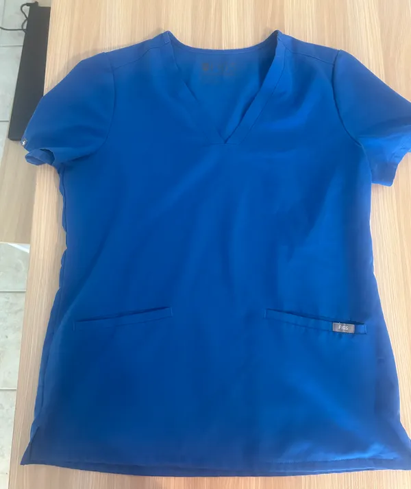 FIGS Casma™ Three-Pocket Scrub Top - Image 5