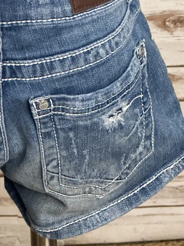 BKE Sabrina medium wash distressed low-rise stretch denim shorts Size 26 - Image 8