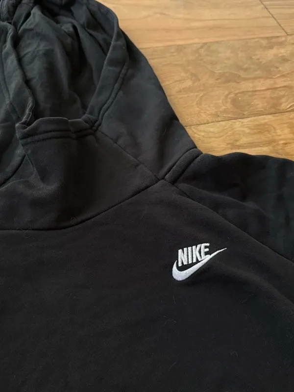 Nike sweater - Image 2