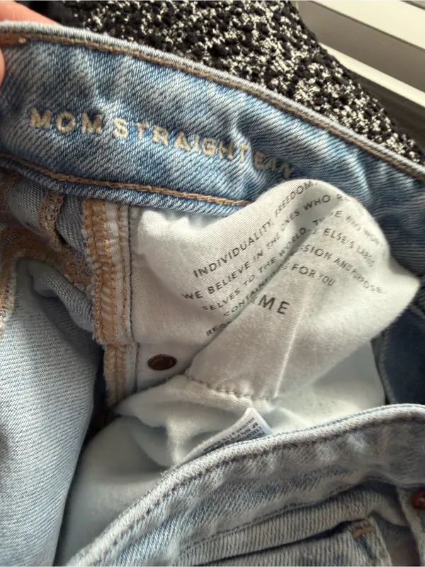 American Eagle Outfitters Light Blue Distressed Mom Straight Leg Jeans Size 4 - Image 7