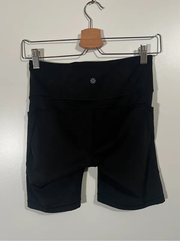 Athleta Ultimate Stash II Short 7” Bike Shorts with Pockets Size Small Black - Image 4