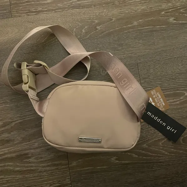 NWT madden girl Solid Fanny Pack in pale pink. - Image 2