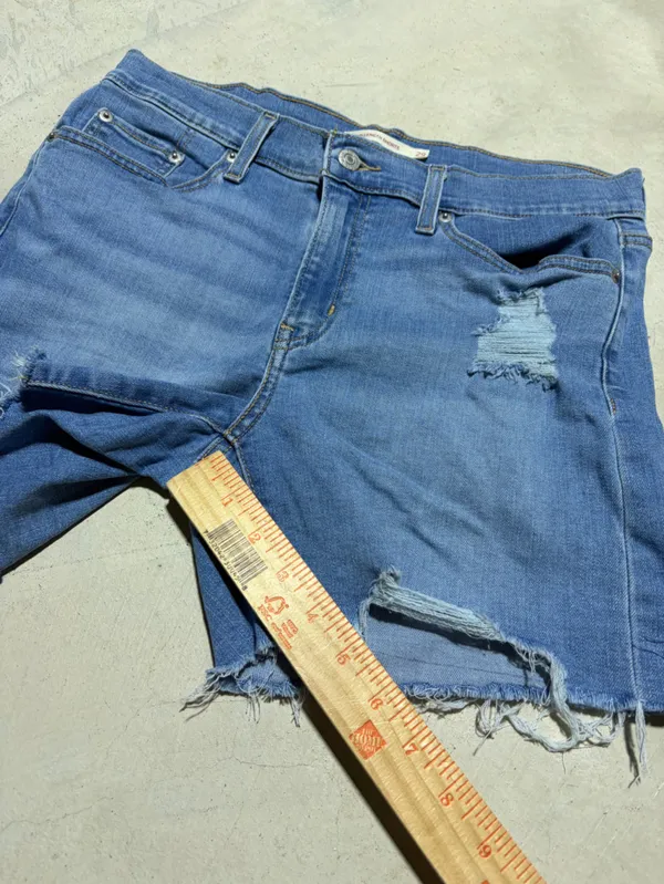 Levi’s mid length Blue Denim Women’s Shorts 29 - Image 5