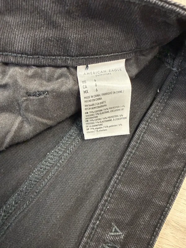 American Eagle black distressed stretch denim shorts - Image 4