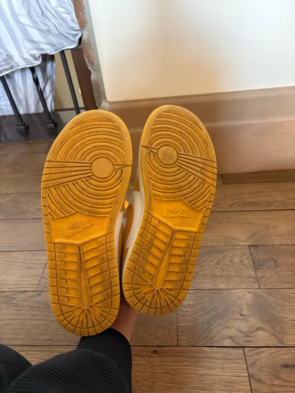 Yellow Nike shoes - Image 8