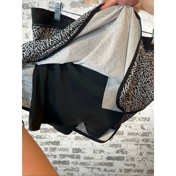 Nike | women golf black and white mini skirt with undershorts - Image 3