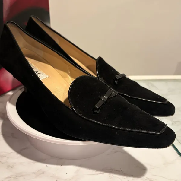 Isaac Mizrahi Black Suede Bow Kitten Heel Shoe Size 8 - Image 3
