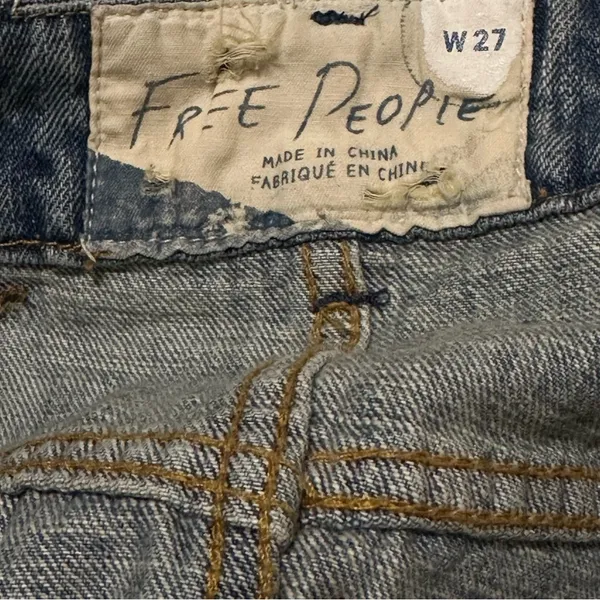 FREE‎ PEOPLE Denim Mini Skirt Women’s Size 27 2 Tone Blue Distressed Button Fly - Image 6