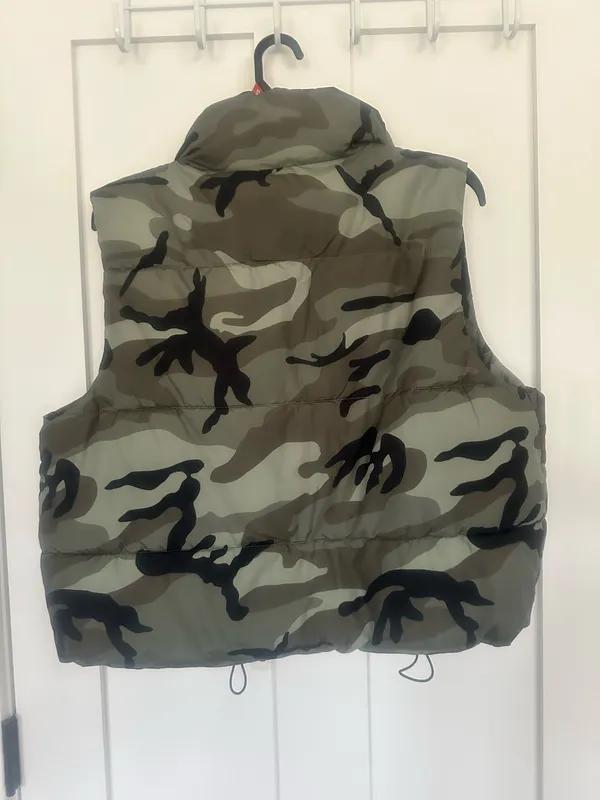 No Boundaries Puffer Vest Black Cropped - Image 2