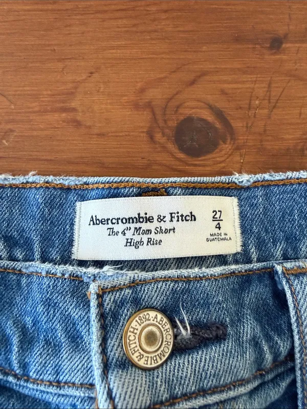 Abercrombie The 4” Mom Short High Rise - Image 3