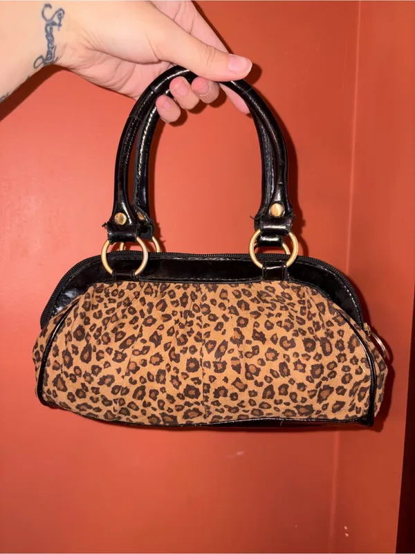 Candies Y2K/90’s Leopard Print small purse with Gold Chain Accent - Image 4