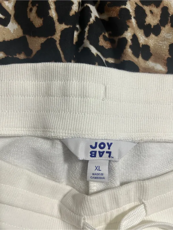 JoyLab White High-Waist Shorts with Red Piping Trim - Image 5