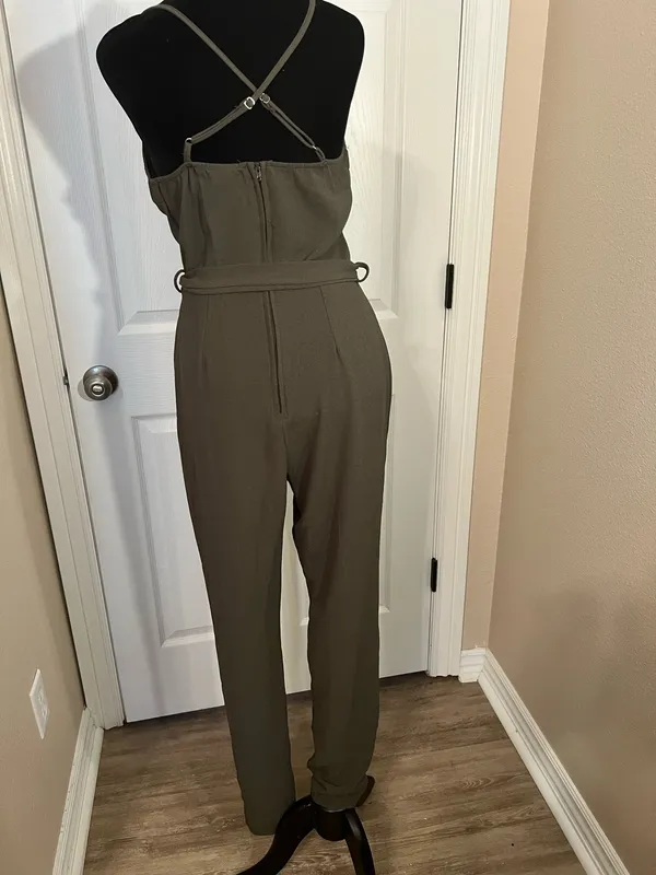 Green v neck jumpsuit - Image 3