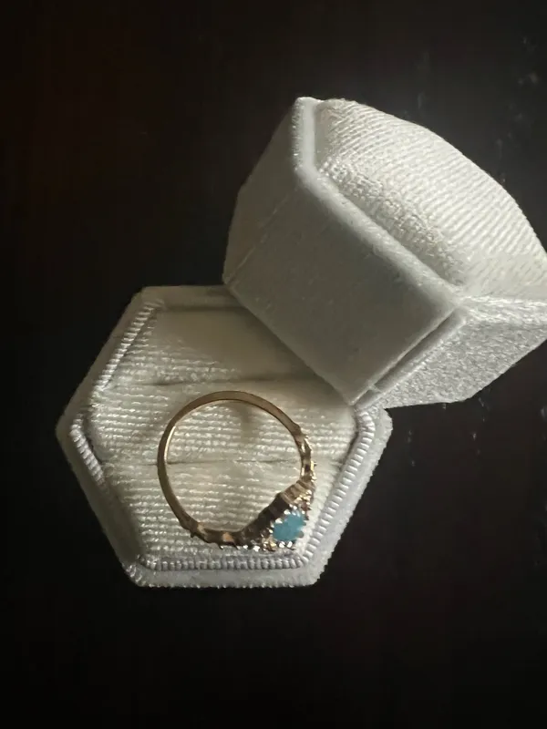 Gorgeous Golden Iridescent Ring Size 7 Gold - Image 3