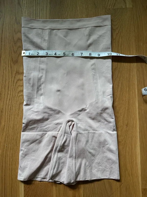Spanx Sculpt OnCore High Waist Mid Thigh Shorts - Image 2