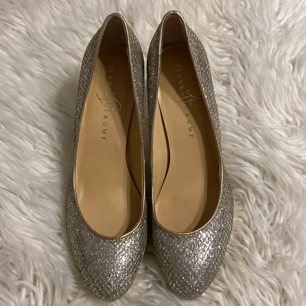 Ivanka Trump Pumps Gold color size 9M - Image 16