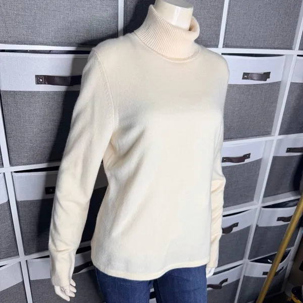 Only Mine Ivory 100% Cashmere Turtleneck Sweater Size Large - Image 9