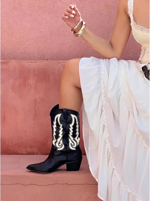 Black and White leather cowboy boots - Image 4