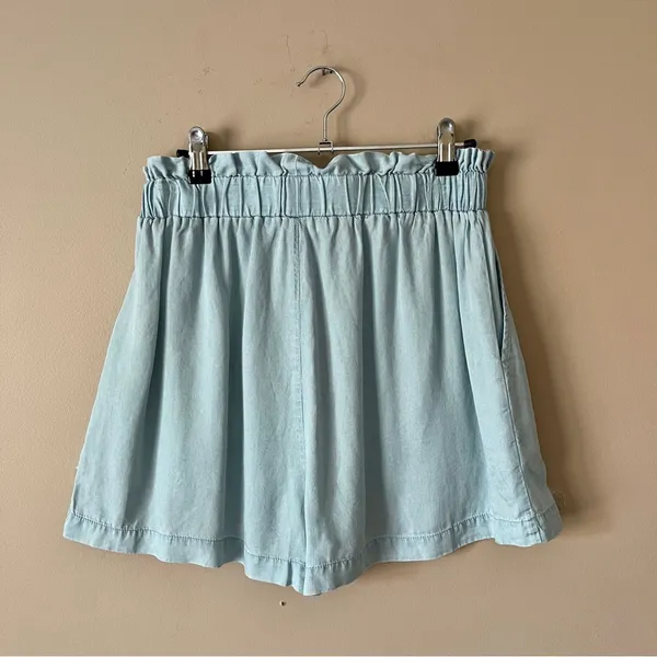 JANE + DELANCEY | Light Blue Chambray Paperbag Shorts Sz S - Image 4