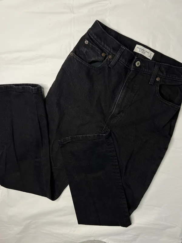 Abercrombie Ultra High Rise The 90’s Straight 27/4 High-Waisted Black Denim Jeans - Image 5