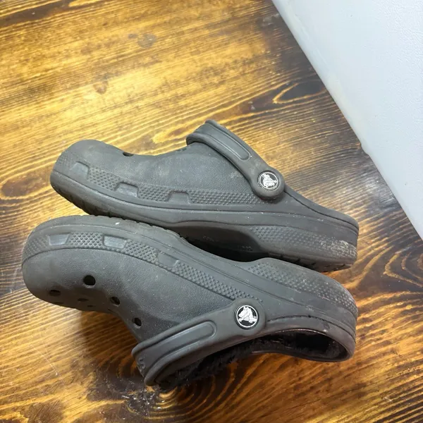 Crocs Black Fur Lined‎ Clogs Size Women 6 - Image 7