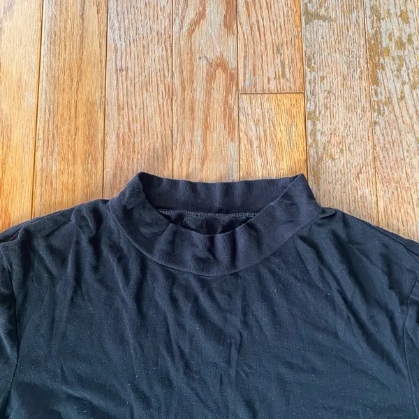 black mock neck long sleeve top Size M - Image 2