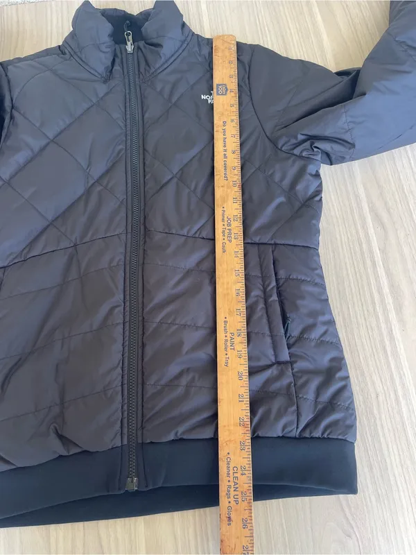 The North Face Women's Dark Black Quilted Puffer Jacket - Image 5