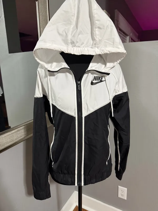 Nike Sportswear Windrunner women's white& black jacket size XS. - Image 2