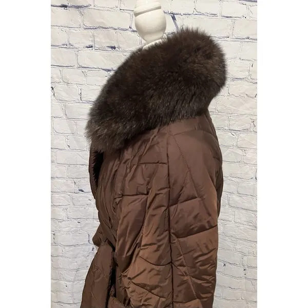 Monica Milano Brown Quilted knee-length, belted puffer coat with a fur collar 4 - Image 4