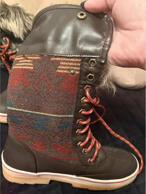 Celebrity Pink Mid-Calf Faux Fur Snow Boots Glacier-Brown Geometric Lace-Up 7M - Image 5