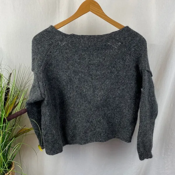 Free People Gray Cropped Long Sleeve Alpaca Wool V Neck Sweater M - Image 3