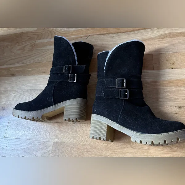 Beauty Black Winter Boots with Cream Fur Lining 6.5 - Image 3