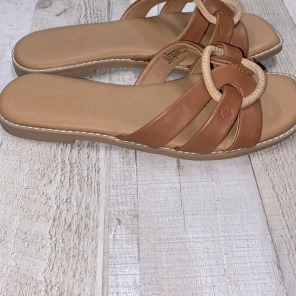 Universal Threads slide on sandals size 6 - Image 6