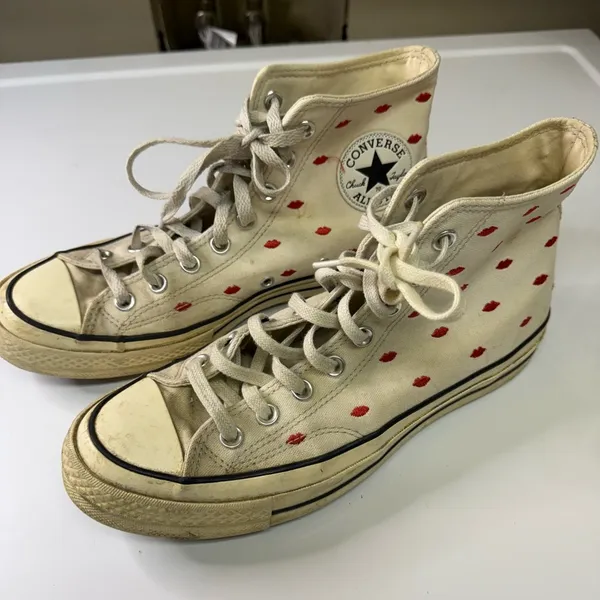 Converse Valentines Day Embroid Lips Limited Edition High Top Sneakers - Image 2