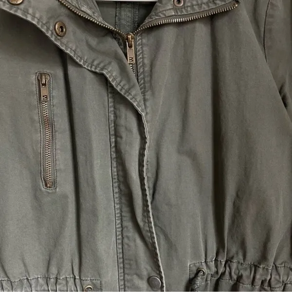 Green utility military jacket size S lightweight - Image 3