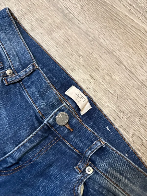•LOFT• MODERN SKINNY JEANS - Image 4