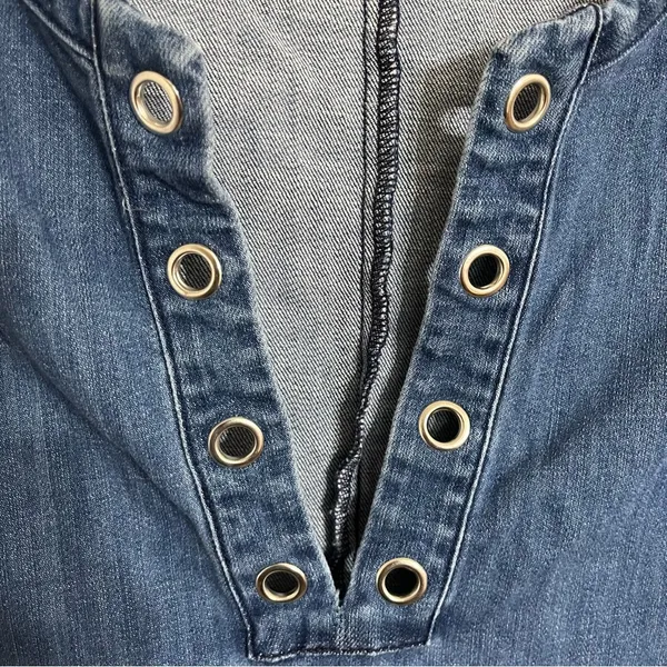 Aerie Denim Lace Up Grommet Shift Dress Medium Wash Ruffle Hem Fringe Large‎ - Image 3