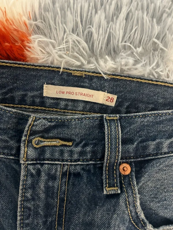Levi’s Jeans Low Pro Straight Women’s 28 - Image 4