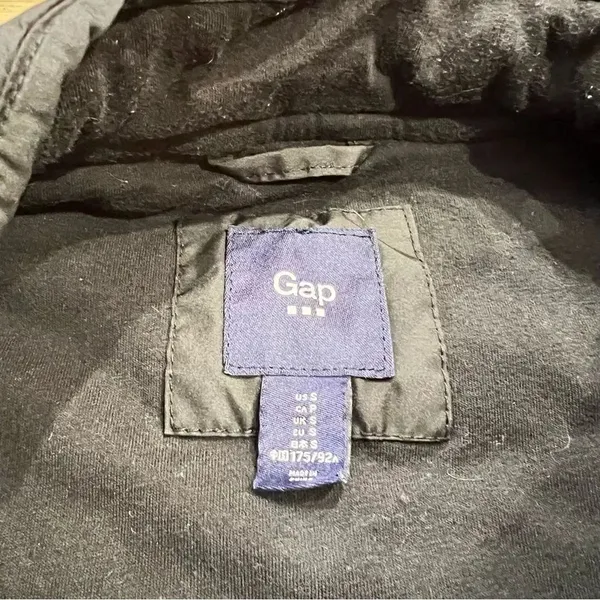 Gap Quilted Black Vest Women’s Small - Image 2