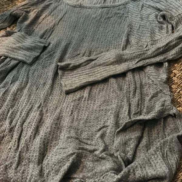 Free People Grey‎ LS Sweater Top Size Small - Image 4