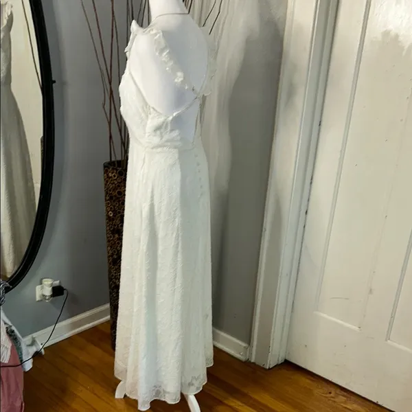 Lulus White Sleeveless Scoop Neck Wedding Gown - Image 2