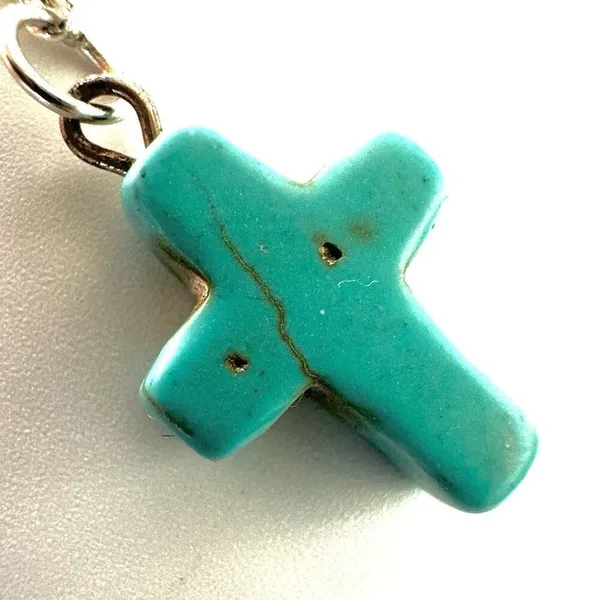 Howlite cross pendant necklace - Image 5
