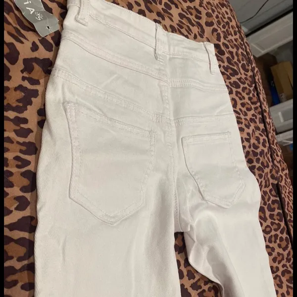 White Jeans Size 00 - Image 4