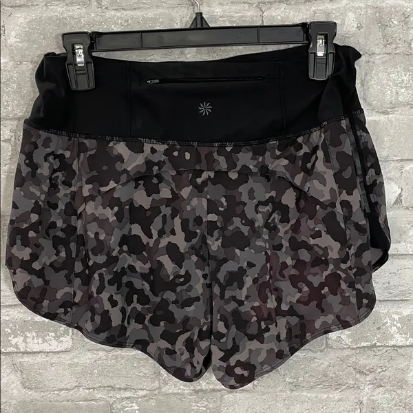 Athleta Running Free Camoflage Shorts Black Gray Camo Print - Image 4